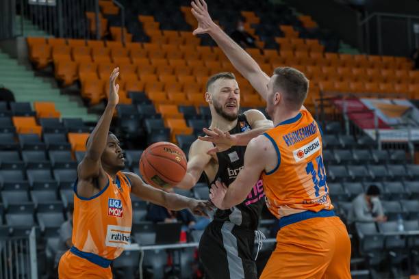 用力按压受 用力按压受